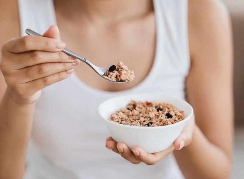 eating-scoop-of-oatmeal