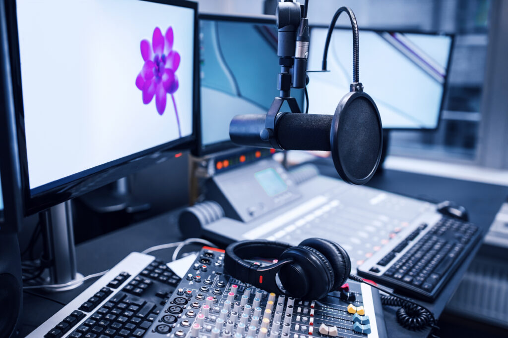 microphone music mixers and headphones by monitors P9FTN7B